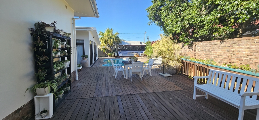 6 Bedroom Property for Sale in Gonubie Eastern Cape